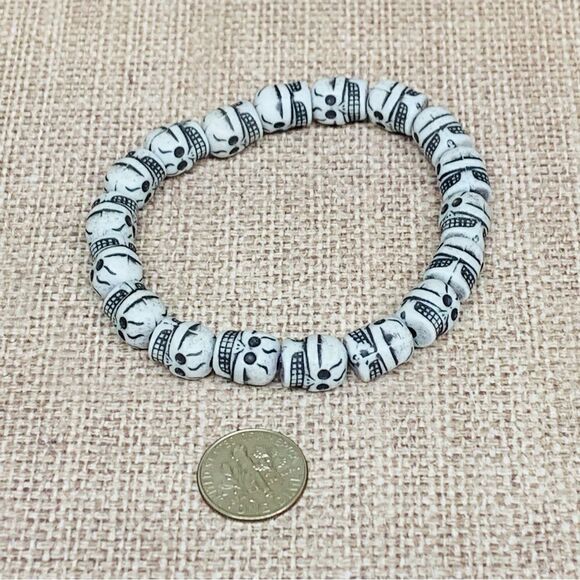 Skull Bead Stretch Bracelet - Picture 1 of 2